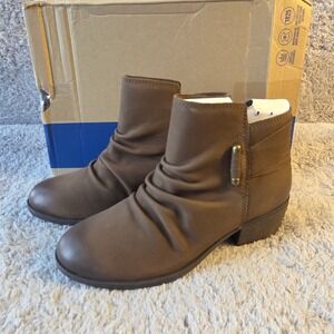 Clarks Mushroom Brown Nubuck Leather Ankle Boots Booties Women's US 5.5M NEW NIB